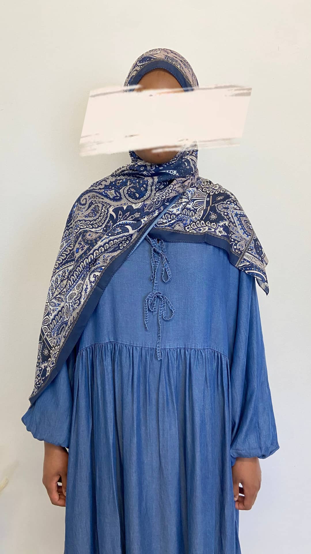 Oriental Hijab in der Farbe Indigo Blue