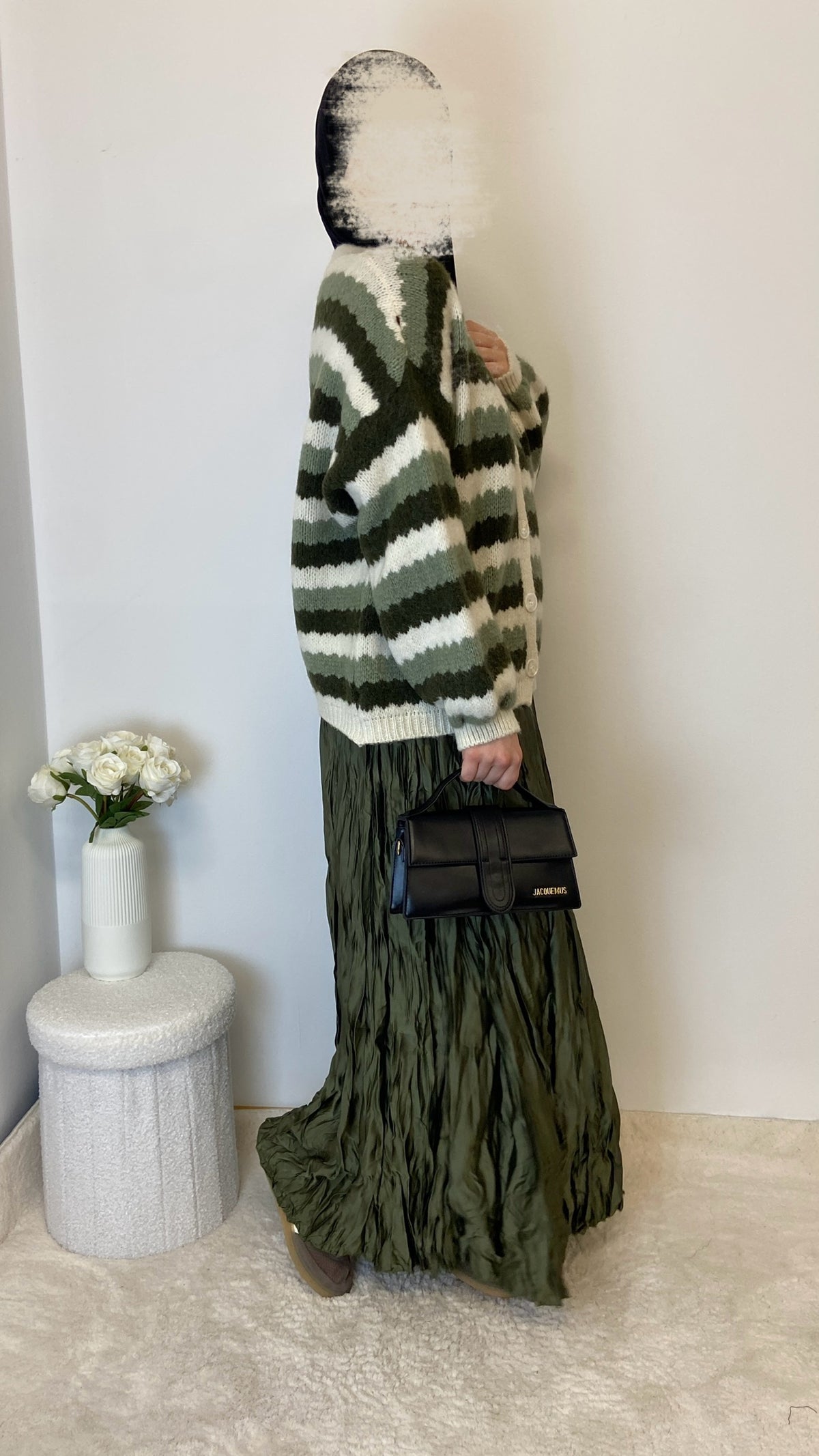 Plissierter Maxirock mit Cardigan in Khaki